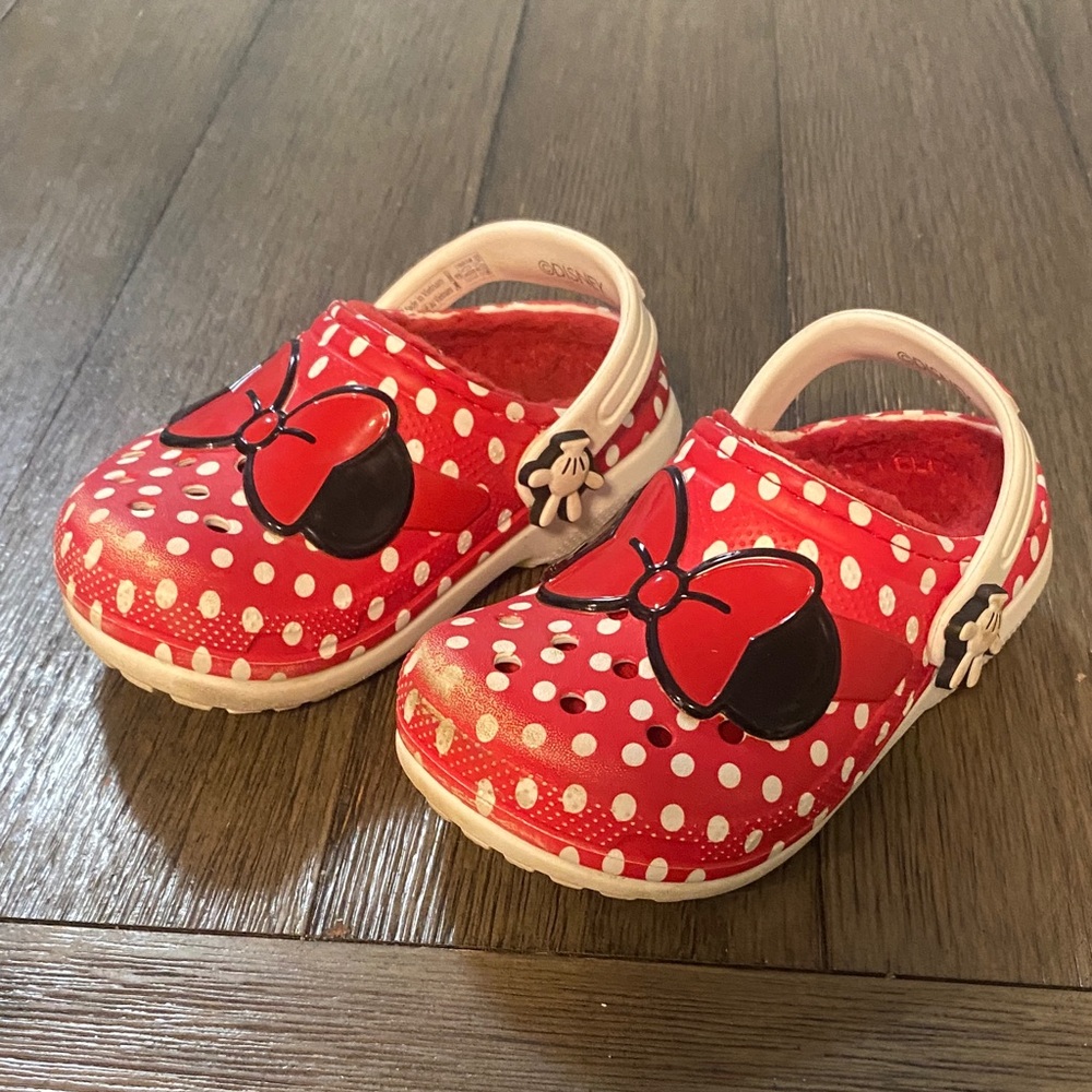 Disney Red Polka Dot Minnie Mouse Crocs. Size 8C. Preowned condition.